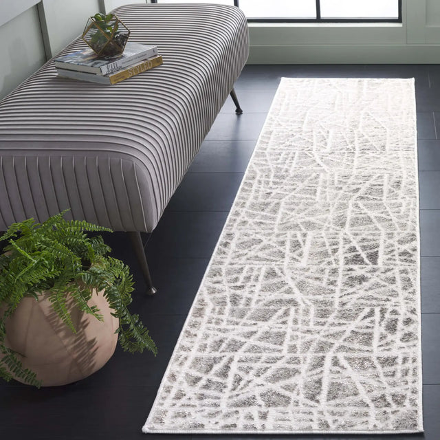 Safavieh Maya 2'-0" x 8'-0" Rug in Taupe / Grey