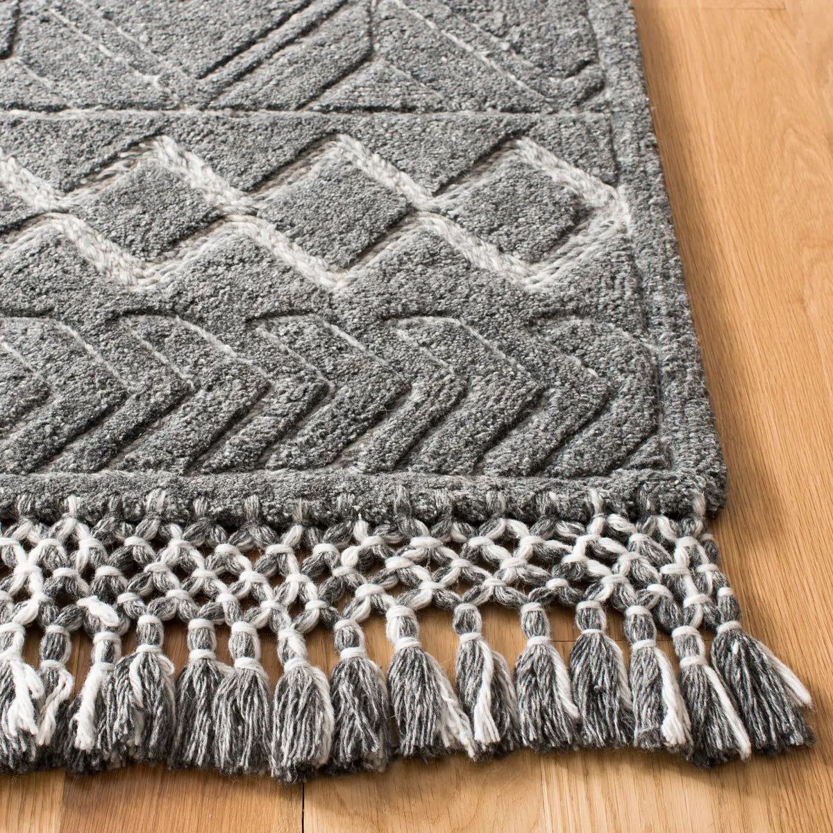Safavieh Casablanca 5'-0" x 8'-0" Rug in Charcoal