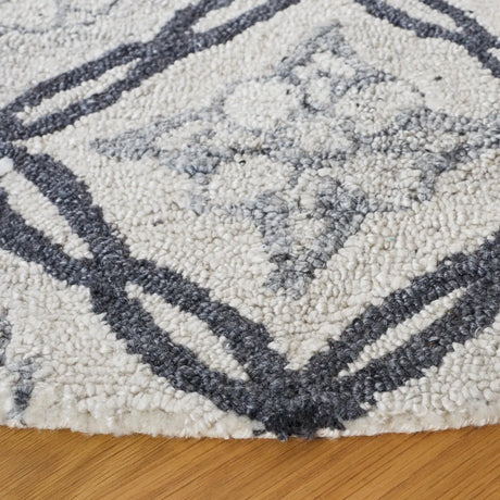 Safavieh Marquee 6'-0" x 6'-0" Rug in Ivory / Grey