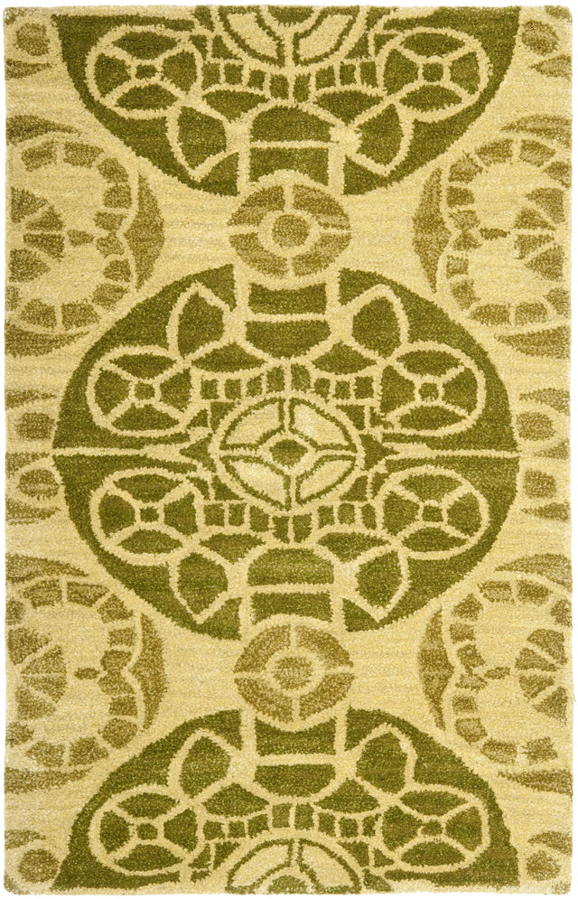 Safavieh Wyndham 2'-6" x 4'-0" Rug in Honey / Green