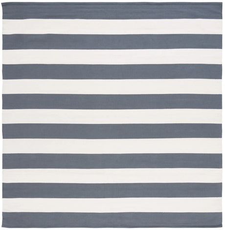 Safavieh Montauk 7'-0" x 7'-0" Rug in Grey / Ivory