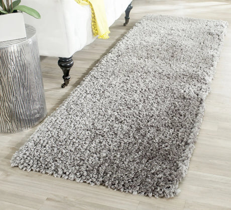 Safavieh Shag 2'-3" x 7'-0" Rug in Silver
