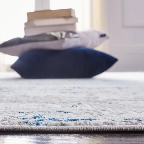 Safavieh Amelia 4'-5" x 6'-5" Rug in Grey / Blue