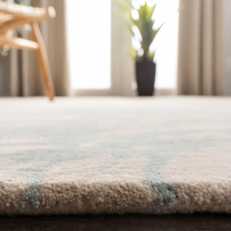 Safavieh Bella 4'-0" x 6'-0" Rug in Beige / Blue