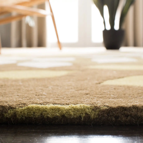 Safavieh Soho 5'-0" x 8'-0" Rug in Green / Beige