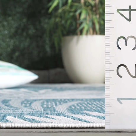 Safavieh Beach House 4'-0" x 6'-0" Rug in Aqua / Ivory