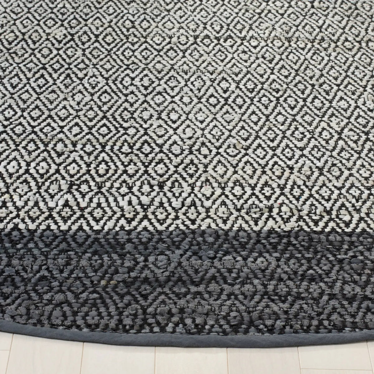 Safavieh Vintage Leather 6'-0" x 6'-0" Rug in Light Grey / Charcoal