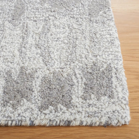 Safavieh Ikat 4'-0" x 6'-0" Rug in Grey / Ivory
