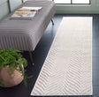 Safavieh Maya 2'-0" x 8'-0" Rug in Ivory / Beige
