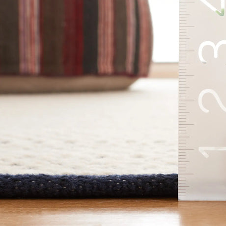 Safavieh Vermont 4'-0" x 6'-0" Rug in Navy / Ivory