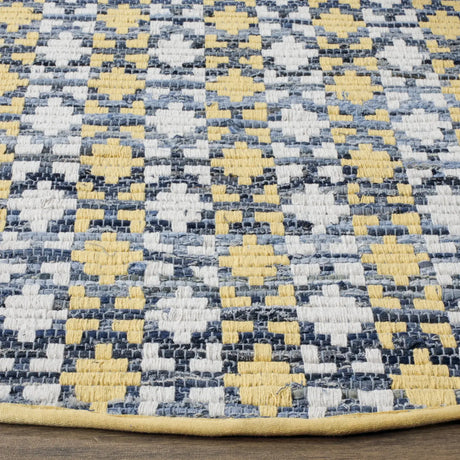 Safavieh Montauk 6'-0" x 6'-0" Rug in Gold / Multi