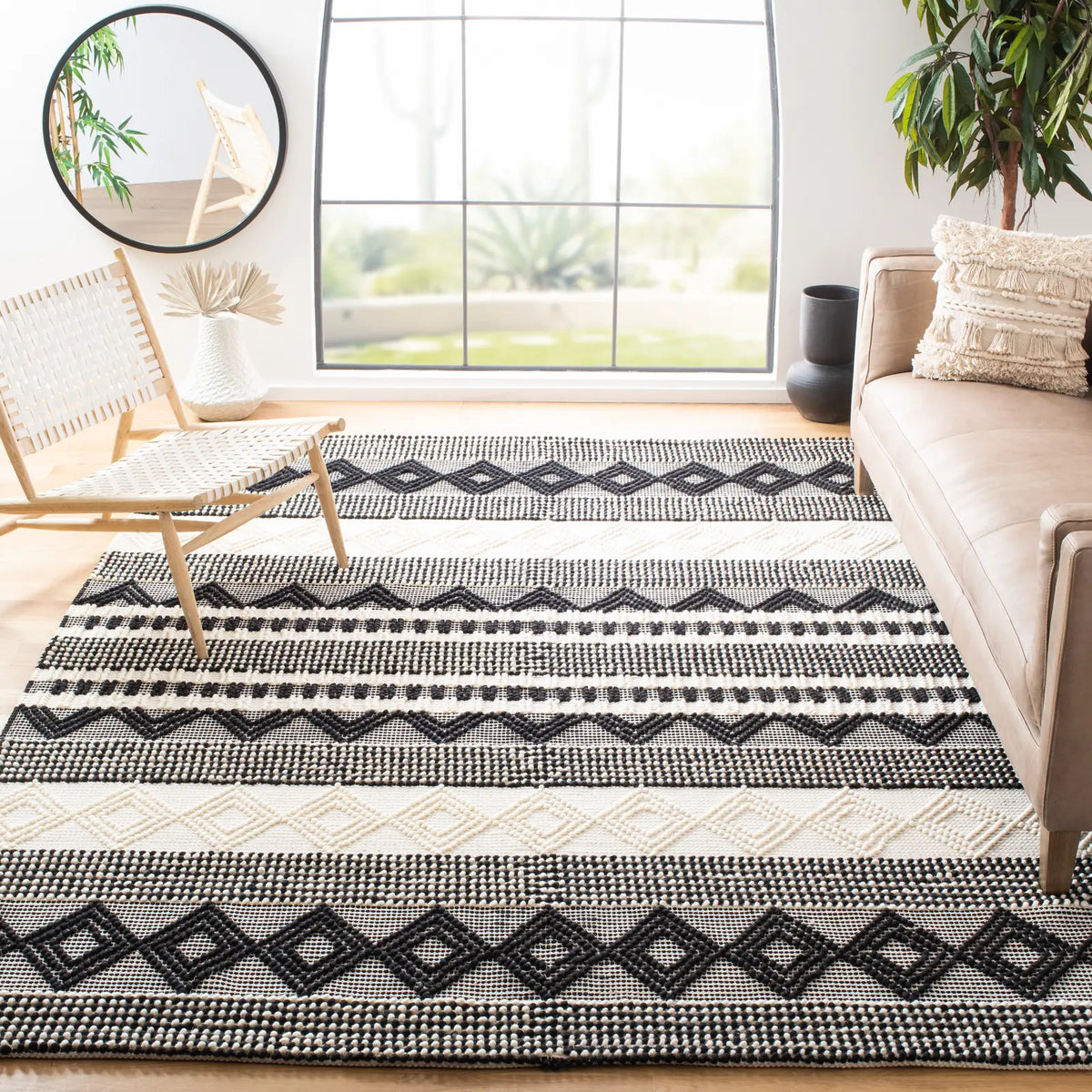 Safavieh Natura 10'-0" x 14'-0" Rug in Black / Ivory