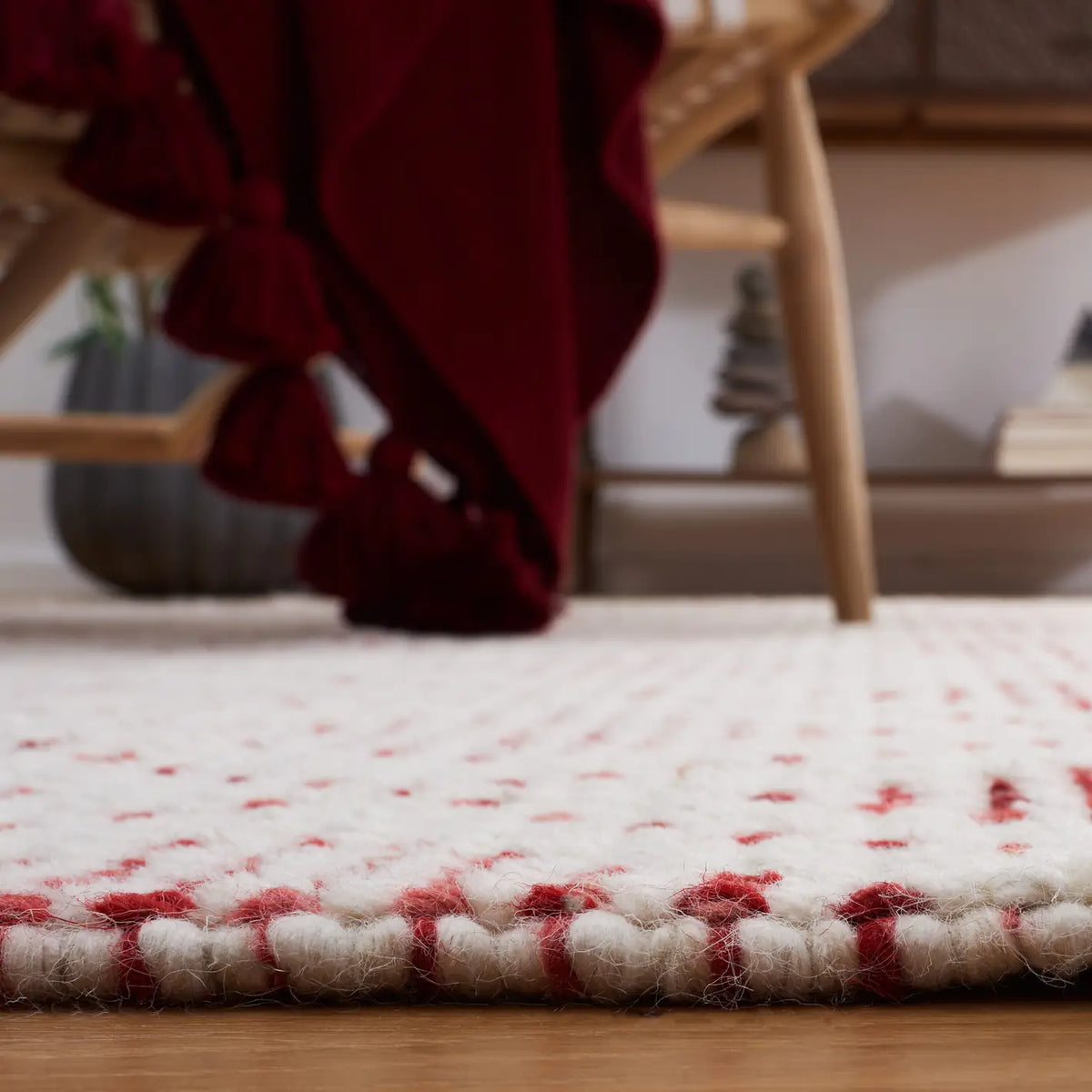 Safavieh Natura 4'-0" x 6'-0" Rug in Ivory / Red