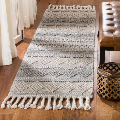 Safavieh Natura 2'-3" x 10'-0" Rug in Silver