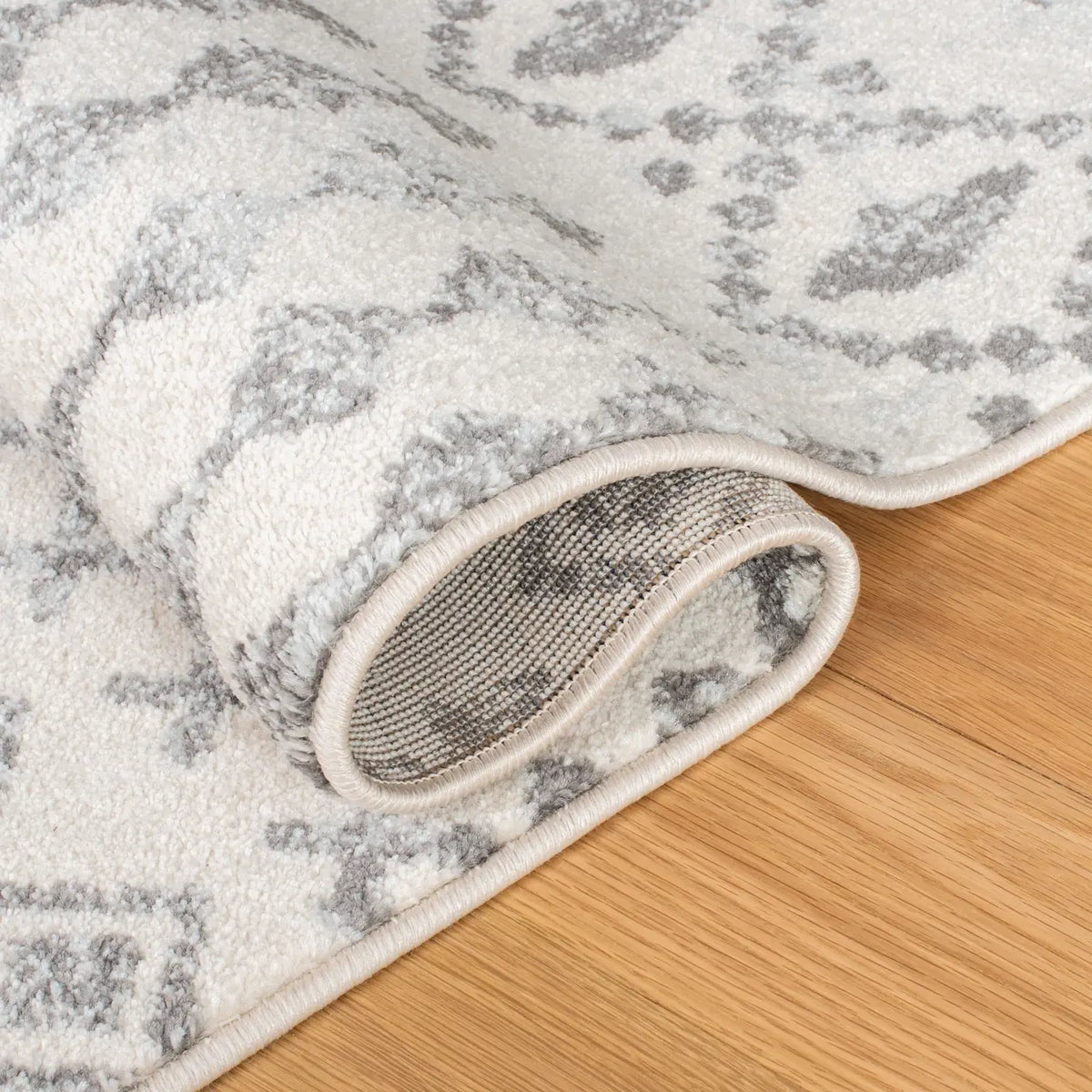 Safavieh Mercer 4'-0" x 6'-0" Rug in Ivory / Grey