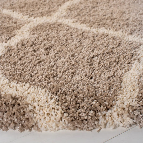 Safavieh Hudson Shag 5'-3" x 5'-3" Rug in Beige / Ivory