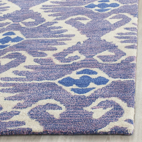 Safavieh Wyndham 4'-0" x 6'-0" Rug in Lavander / Ivory