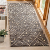 Safavieh Bohemian 2'-6" x 8'-0" Rug in Grey / White