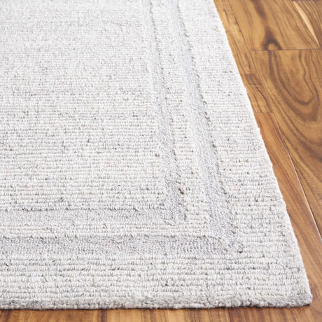 Safavieh Renewal 4'-0" x 6'-0" Rug in Silver