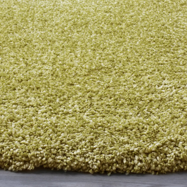 Safavieh Santa Monica Shag 6'-7" x 6'-7" Rug in Green