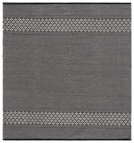 Safavieh Montauk 6'-0" x 6'-0" Rug in Black / Ivory