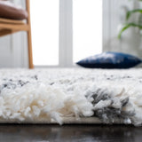 Safavieh Fontana Shag  800 4'-0" x 6'-0" Rug in Ivory / Grey