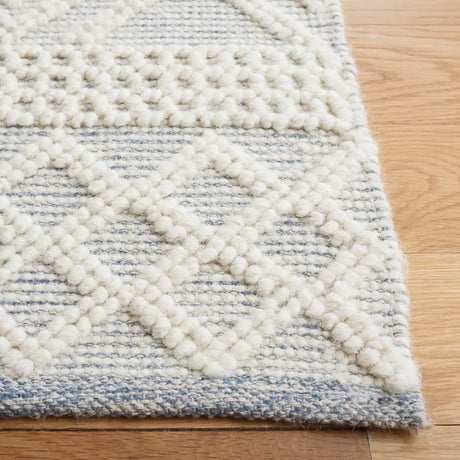 Safavieh Natura 4'-0" x 6'-0" Rug in Ivory / Blue
