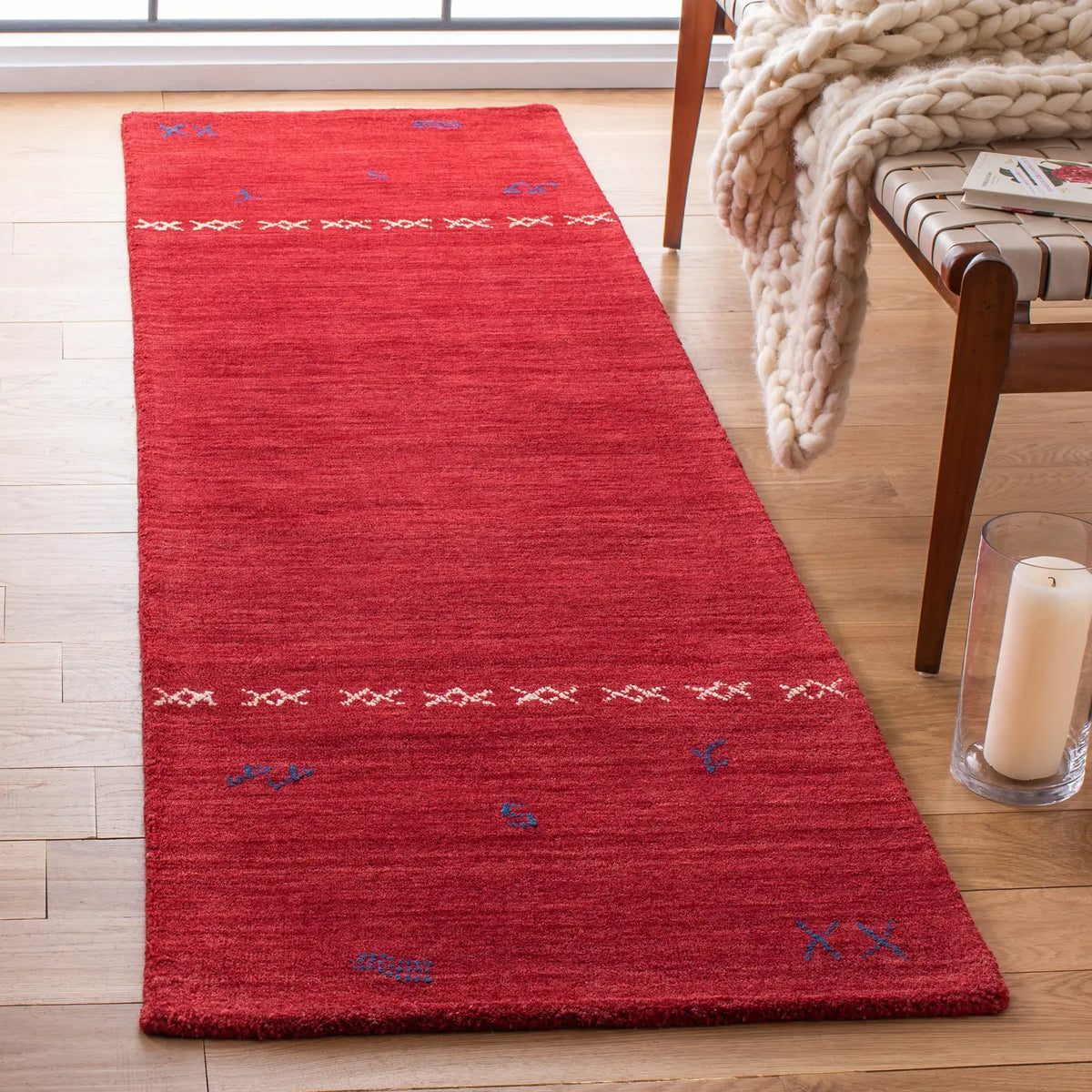 Safavieh Himalaya 2'-3" x 10'-0" Rug in Red