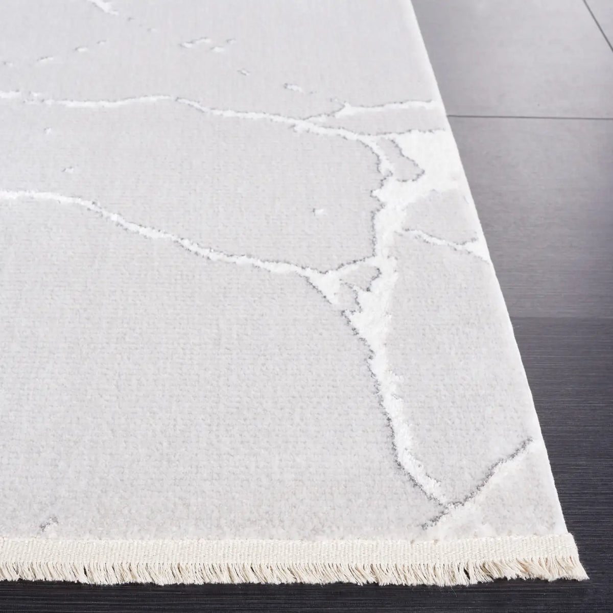 Safavieh Whisper 4'-0" x 6'-0" Rug in Grey / Ivory