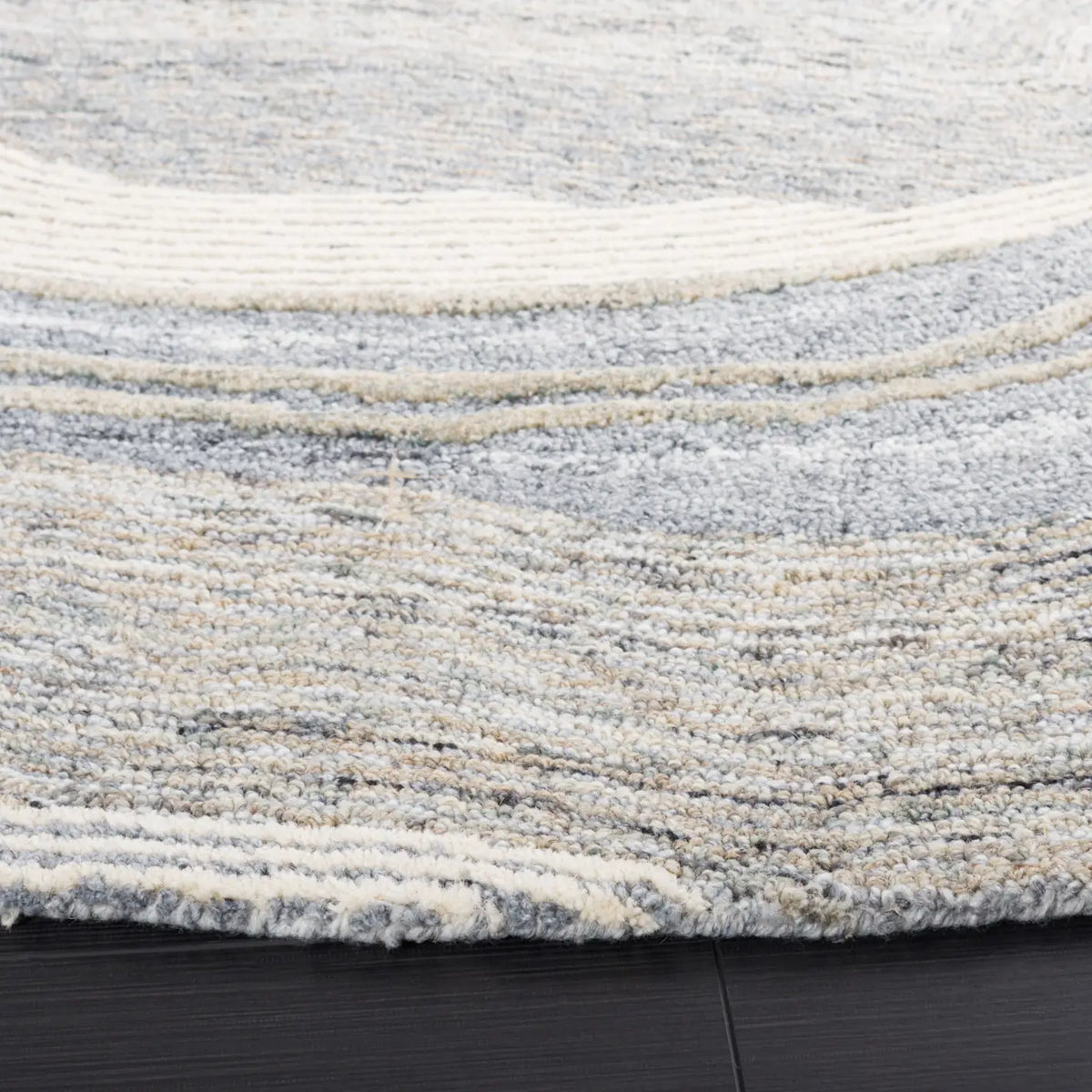 Safavieh Fifth Avenue 6'-0" x 6'-0" Rug in Grey / Ivory