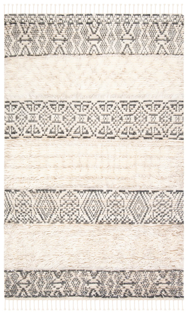 Safavieh Manhattan 4'-0" x 6'-0" Rug in Ivory / Grey