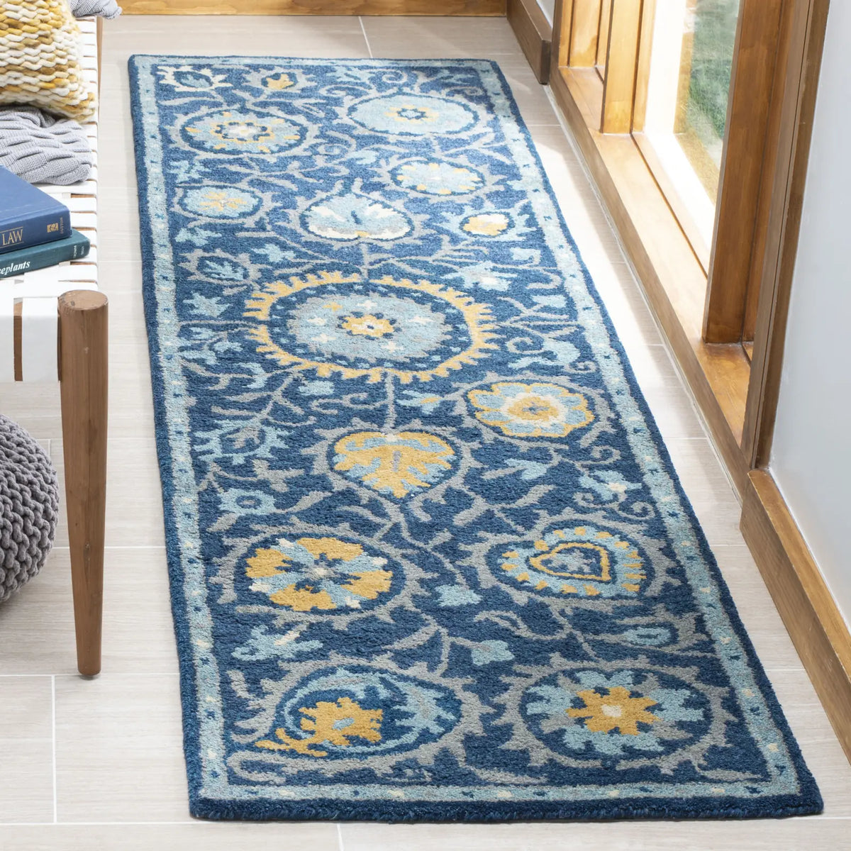 Safavieh Heritage 2'-3" x 8'-0" Rug in Navy / Gold