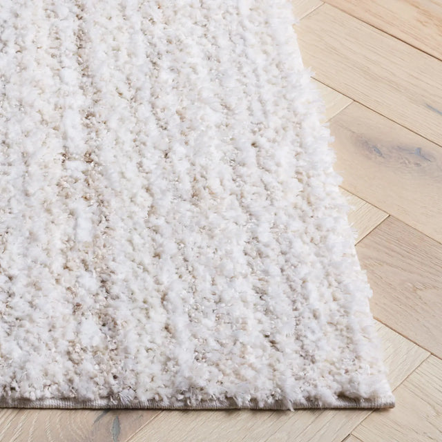 Safavieh Everett Shag 4'-0" x 6'-0" Rug in Ivory / Beige
