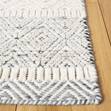 Safavieh Martha Stewart 4'-0" x 6'-0" Rug in Ivory / Grey