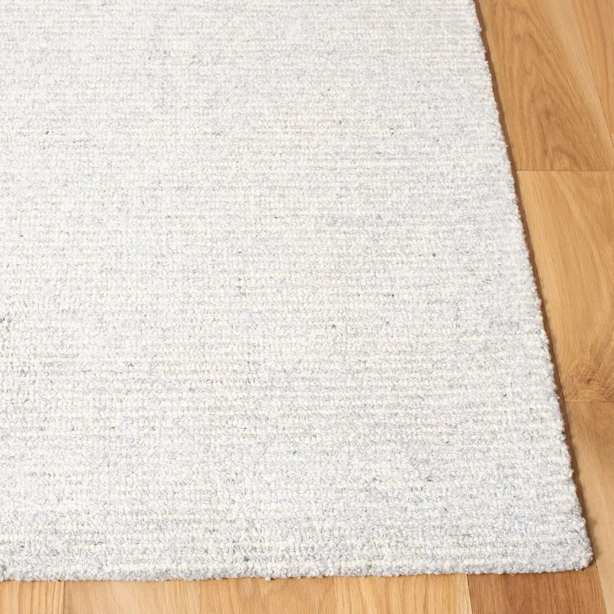 Safavieh Himalaya 4'-0" x 6'-0" Rug in Silver