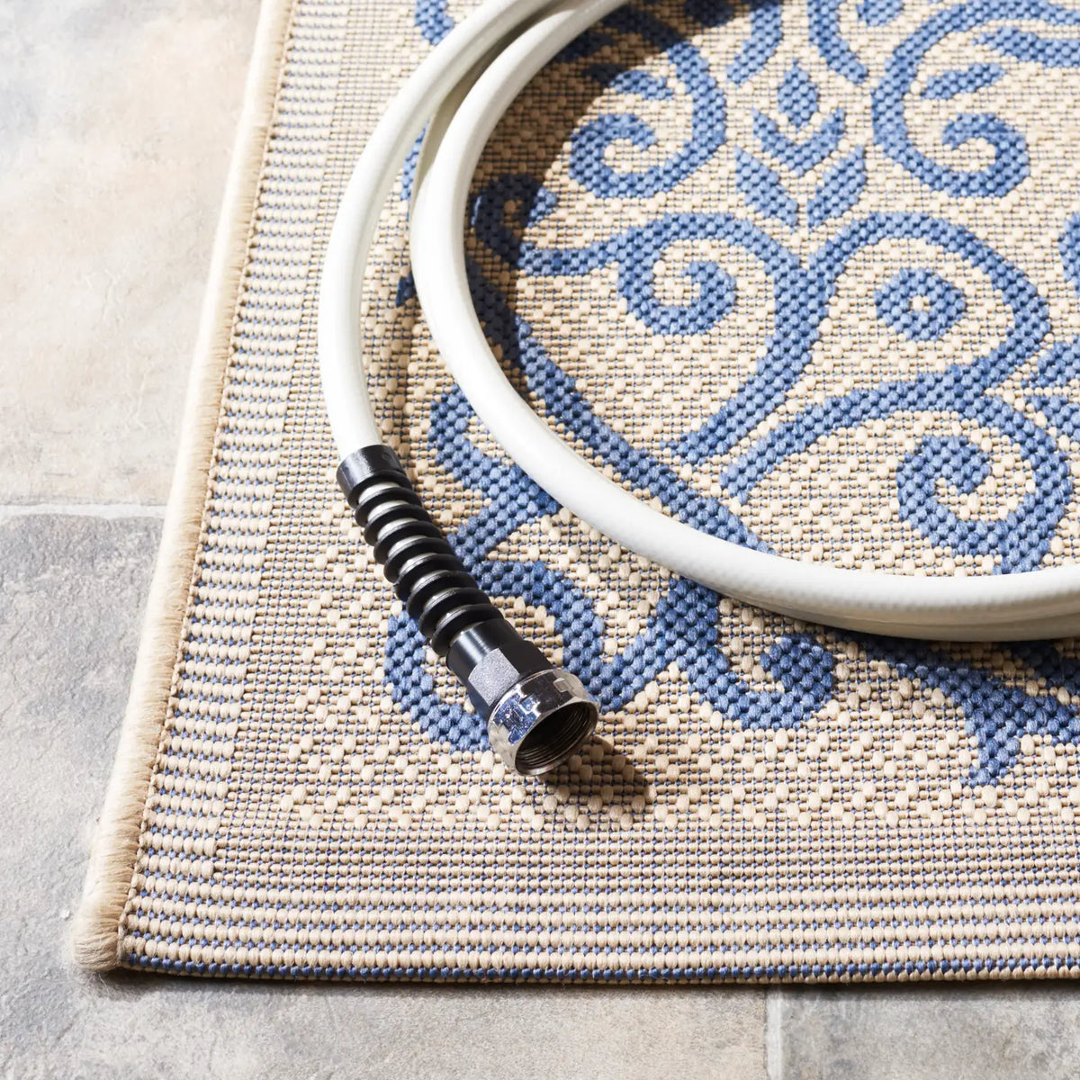 Safavieh Courtyard 5'-3" x 7'-7" Rug in Natural / Blue