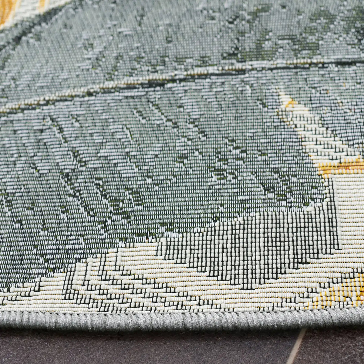 Safavieh Barbados 500 5'-3" x 5'-3" Rug in Grey / Gold