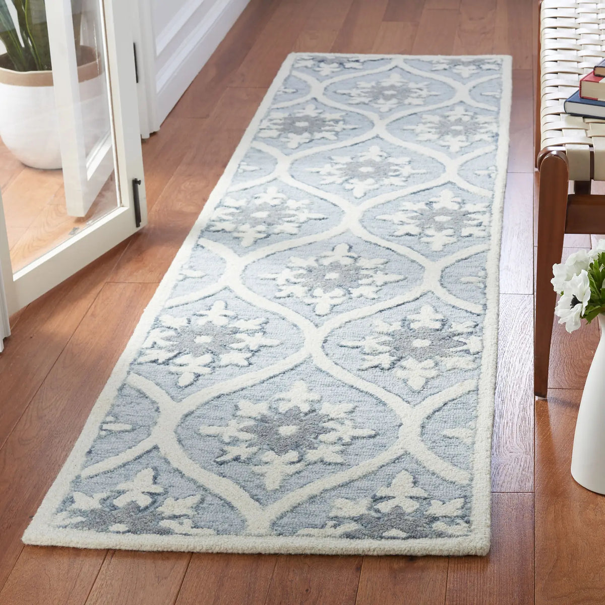 Safavieh Metro 2'-3" x 9'-0" Rug in Grey / Ivory