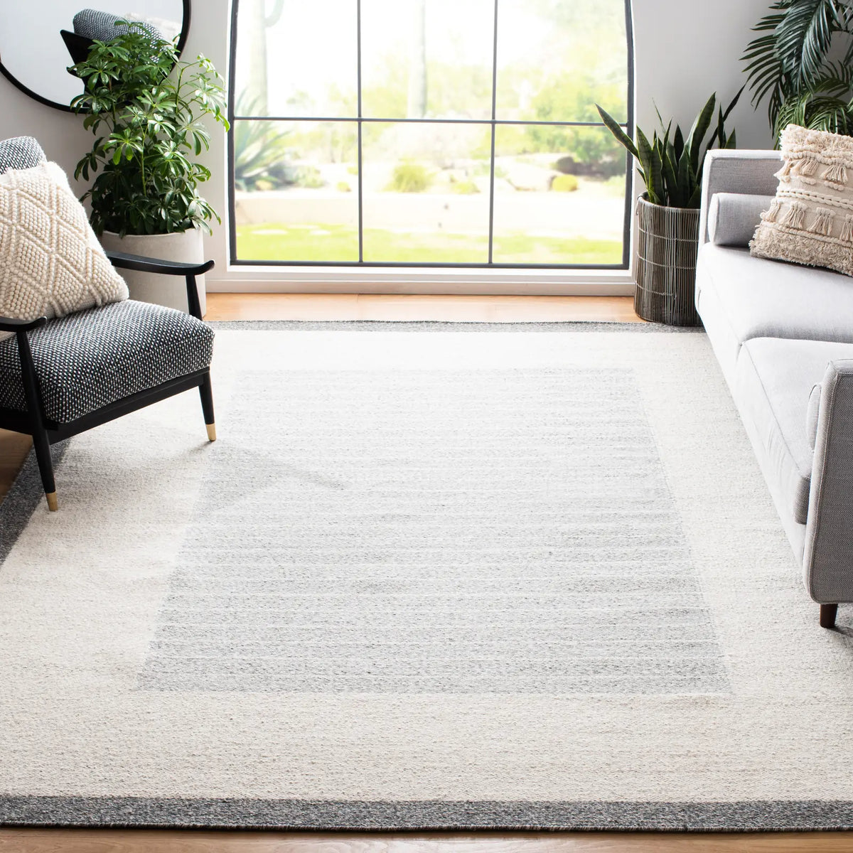 Safavieh Kilim 8'-0" x 10'-0" Rug in Ivory / Grey
