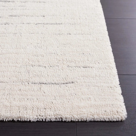 Safavieh Neptune 4'-0" x 6'-0" Rug in Ivory / Grey