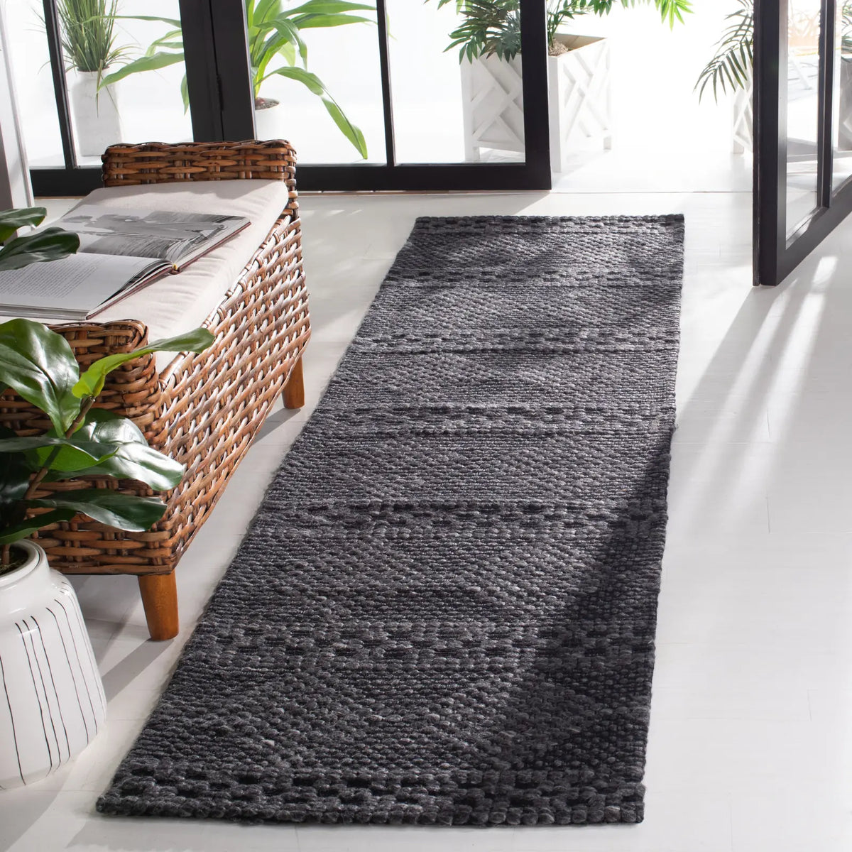Safavieh Marbella 2'-3" x 9'-0" Rug in Charcoal