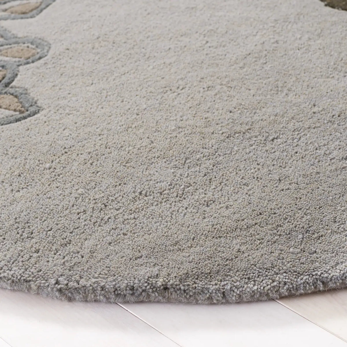 Safavieh Soho 6'-0" x 6'-0" Rug in Light Grey