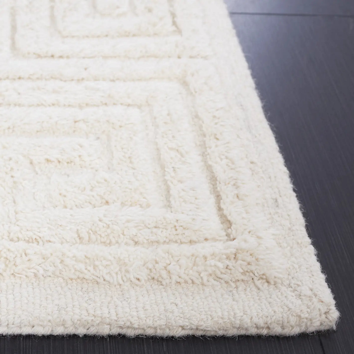 Safavieh Metro 5'-0" x 8'-0" Rug in Ivory