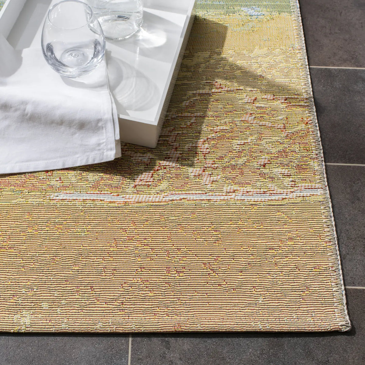 Safavieh Barbados 500 4'-0" x 6'-0" Rug in Gold / Blue
