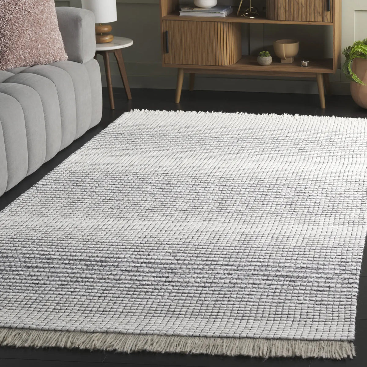 Safavieh Marbella 4'-0" x 6'-0" Rug in Ivory / Black