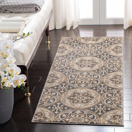 Safavieh Lyndhurst 2'-3" x 6'-0" Rug in Light Grey / Beige