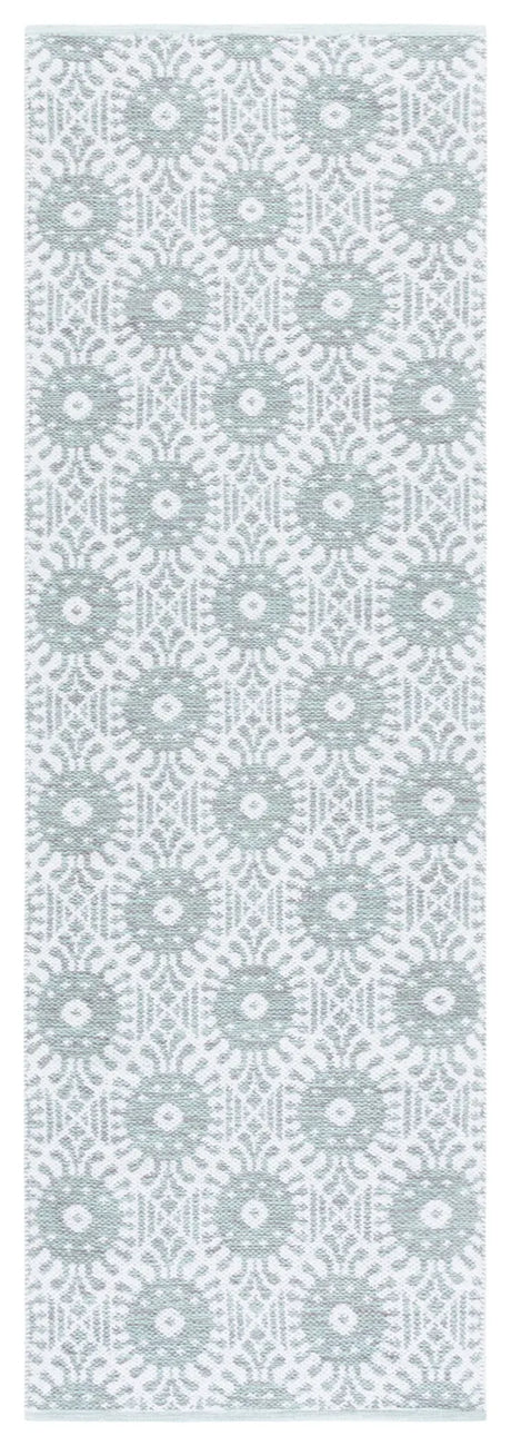 Safavieh Montauk 2'-3" x 7'-0" Rug in Light Green / Ivory