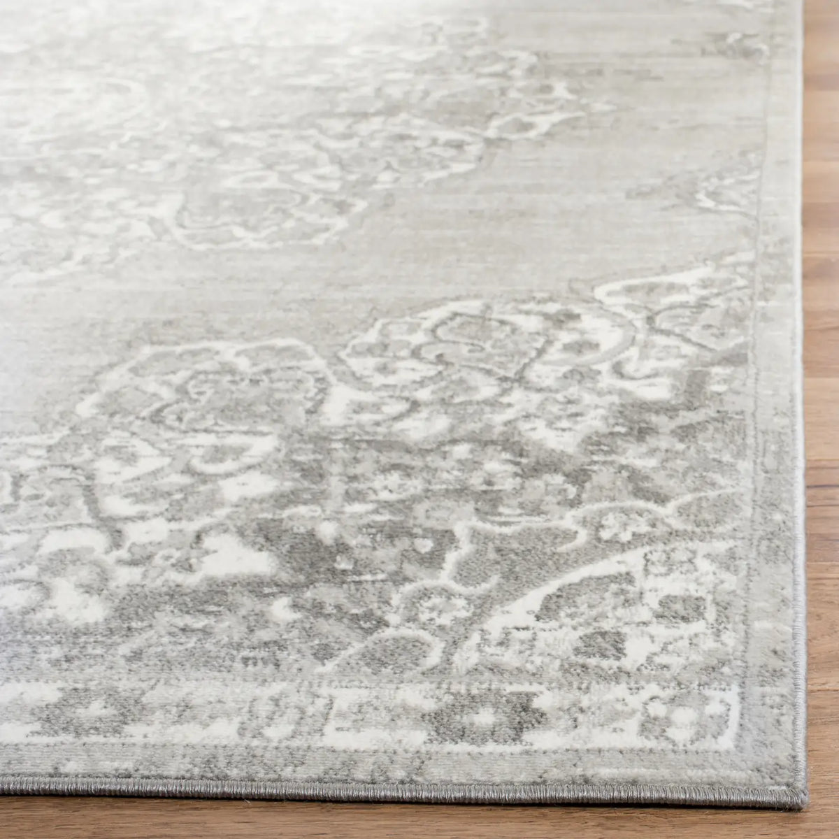Safavieh Brentwood 4'-0" x 6'-0" Rug in Grey / Ivory