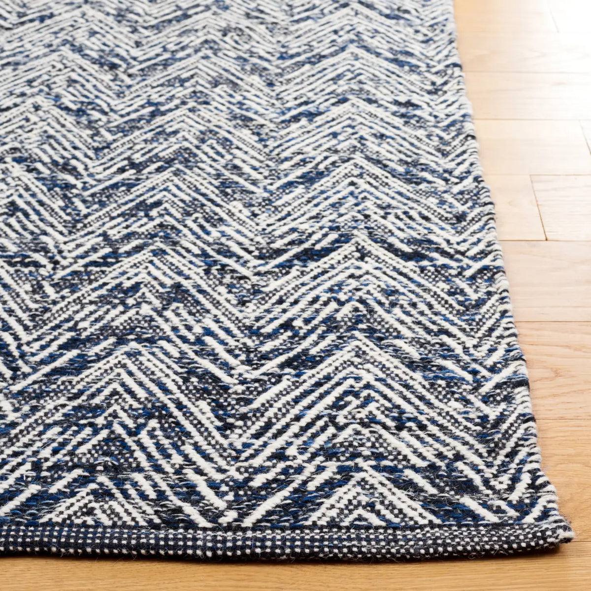 Safavieh Kilim 5'-0" x 8'-0" Rug in Navy