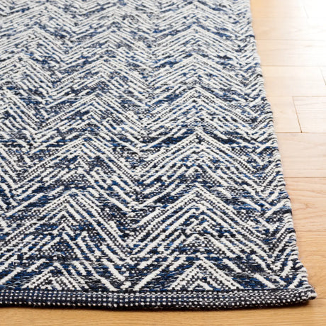 Safavieh Kilim 5'-0" x 8'-0" Rug in Navy